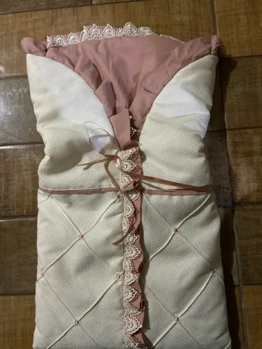 Vendo saco de dormir, serve RN e P. Está em ótimo estado e foi usado apenas uma vez