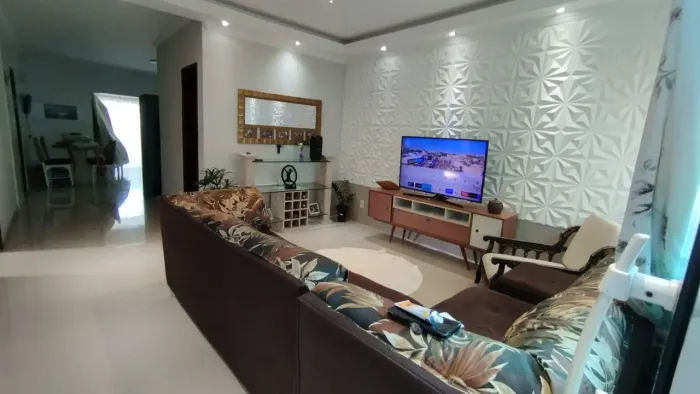 Casa à Venda em Arraial do Cabo-RJ: 2 Quartos, 1 Suíte, 1 Sala, 2 Banheiros, 1 Vaga de Gar