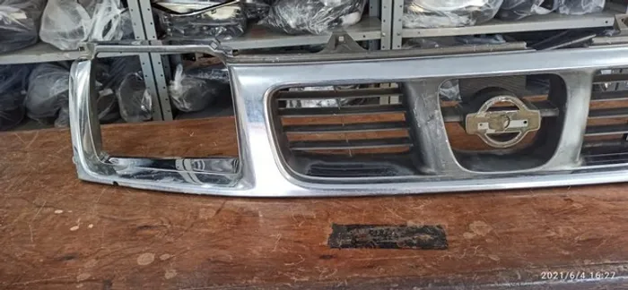 Grade cromada nissan frontier 1999 2000 2001 