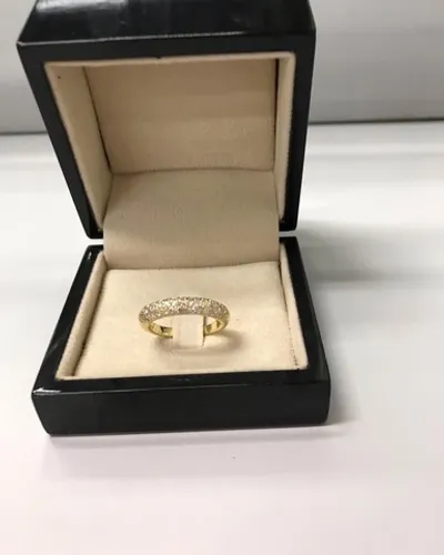 Aliança Carla Amorim ouro 18 , 34 diamantes