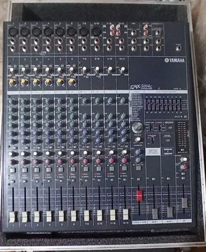 Mesa de som Yamaha EMX 5014C com Caixas