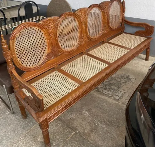 Poltrona vintage de madeira e palhinha