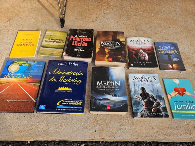 11 livros diversos bem legais..