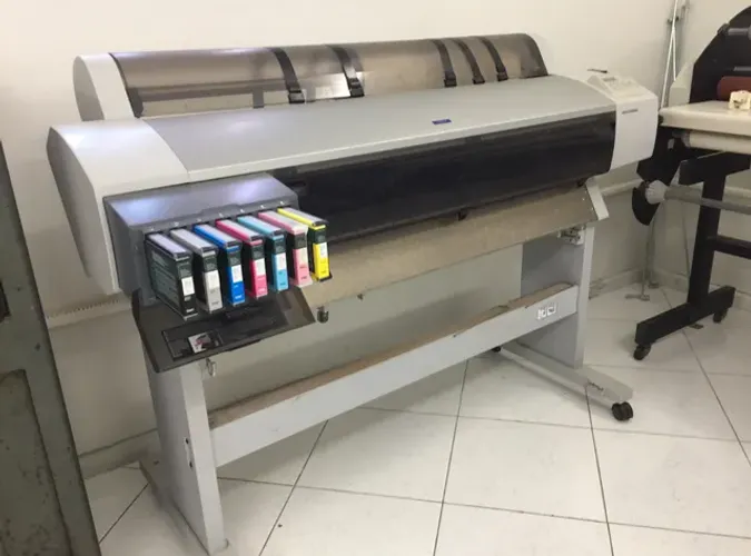 Impressora EPSON STYLUS PRO 9600 à base d?àgua, pouquíssimo uso!