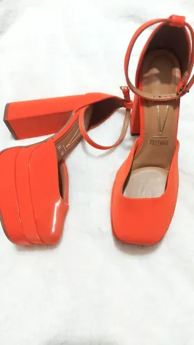 Sandália de salto alto laranja