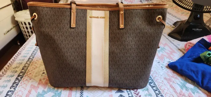 Bolsa Maicon Kors grande marrom