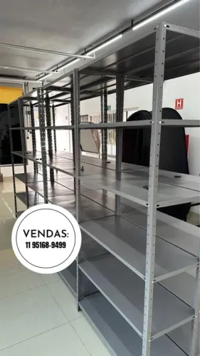 Prateleiras em aço para Loja