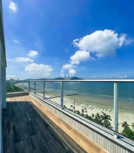 Cobertura reformada frente mar no Boqueirão em Santos