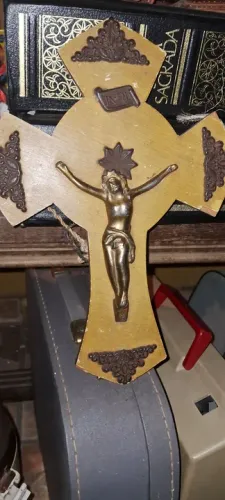 Antigo e Belíssimo Crucifixo em Madeira década de 50