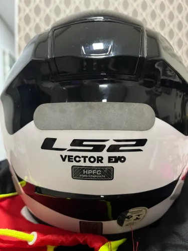 Capacete LS2 fibra de carbono TAM. 54/56