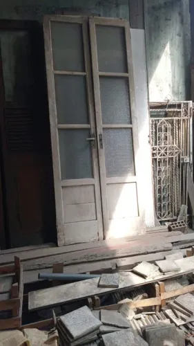 Porta de duas folhas em Cedro