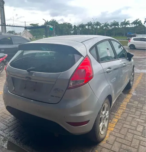 Peças Ford New Fiesta Hatch 2015  - Prata - Sucata 