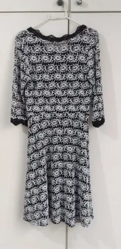Vestido Midi preto/branco em renda forrado. TAM G/46 