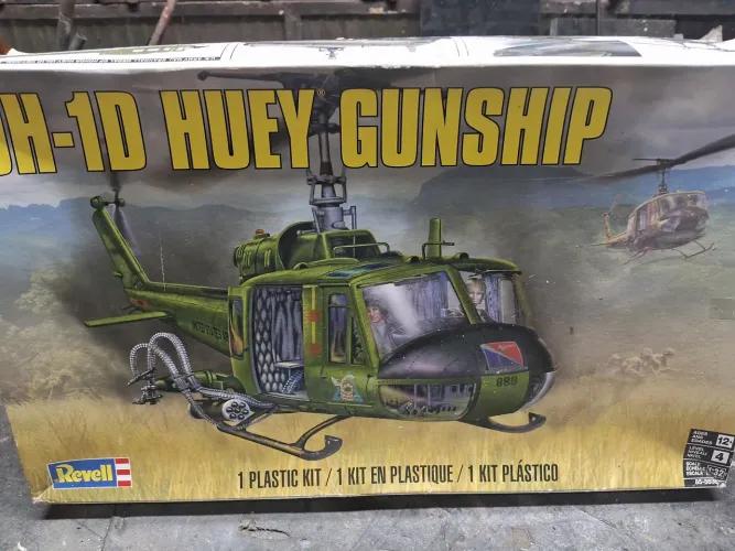 Helicóptero UH 1D