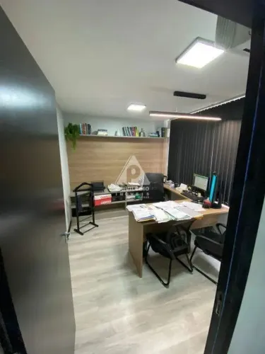 Sala Comercial de 110 m² no Centro do Rio Frente, 2 Salas, Mobiliada