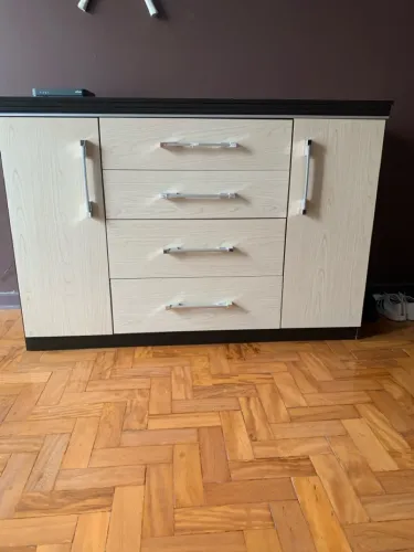 Rack de madeira com 4 gavetas