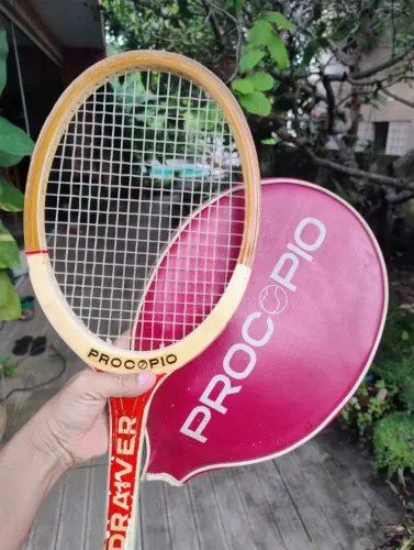 Uma relíquia Raquete de Tênis em Madeira Procópio