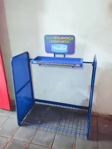 Expositor de fralda para farmácia