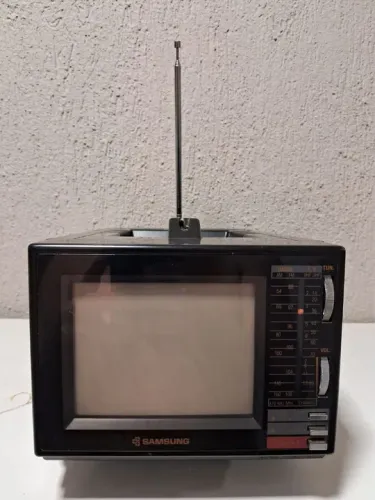 TV Samsung antiga - funcionando perfeitamente!
