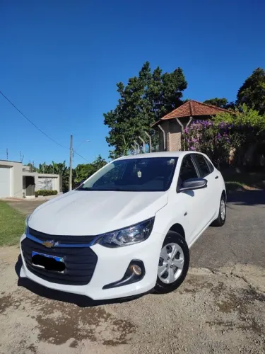 Onix 1.0 2025 * 14.000km Rodados, com os plásticos * L. Chevrolet
