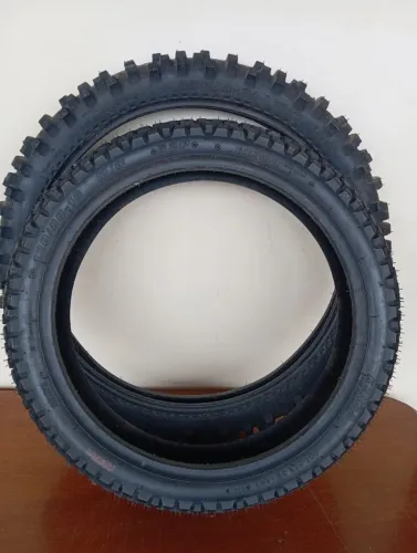 Pneus de moto lameros