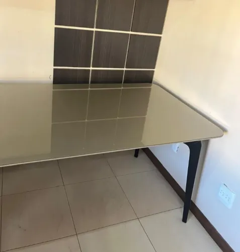 Mesa de Jantar com Tampo de Vidro 8 lugares