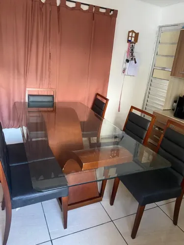 Mesa de Jantar com Tampo de Vidro e 6 Cadeiras