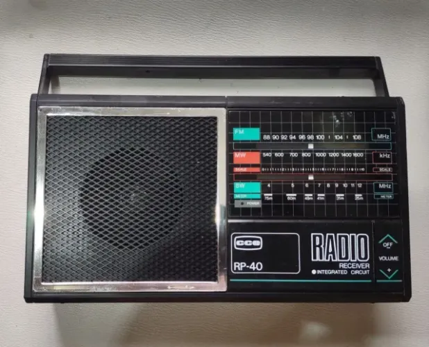 Rádio AM/FM/SW CCE RP-40