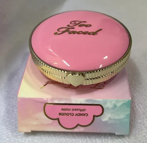 Blush cor Candy Clouds da Too Faced