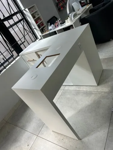 Mesa de Manicure Branca com armário 