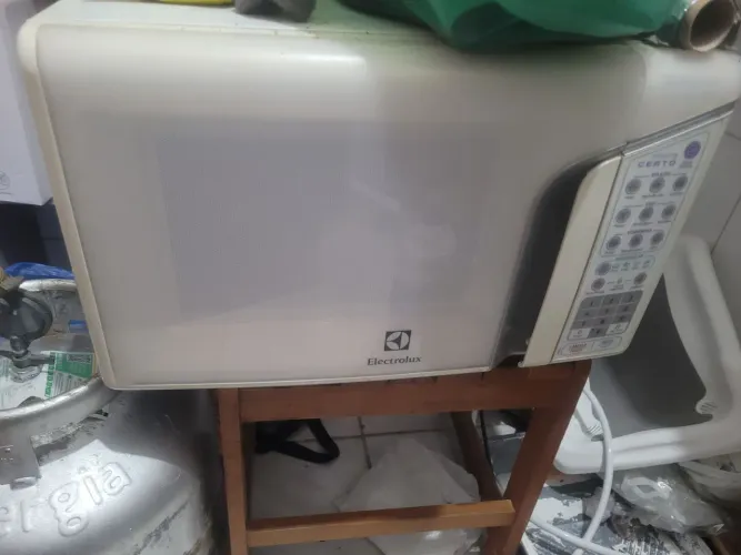 MICRO-ONDAS ? PARA CONSERTO / FUNCIONANDO COM OBSERVAÇÃO
