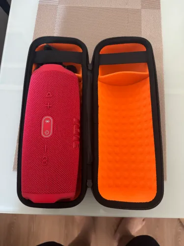 Caixa de som Bluetooth JBL Charge 5 (muito nova)
