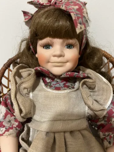 Boneca de porcelana 