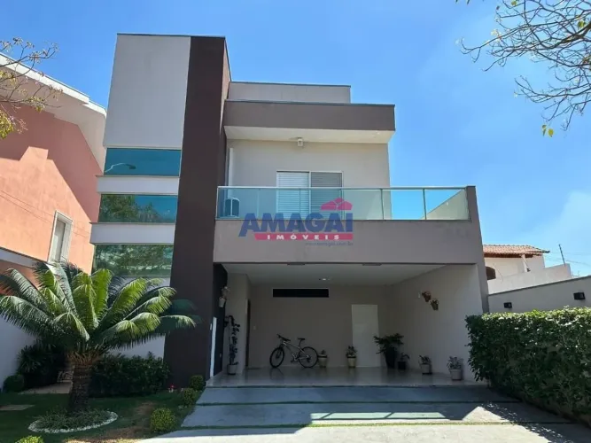 Casa de 3 quartos para venda no Condomínio Cristal Park em Jacareí SP