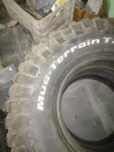 2 Pneus BFGoodrich All-Terrain T/A KO2 255/85 R16 - Usado / 4x4 / Off-Road