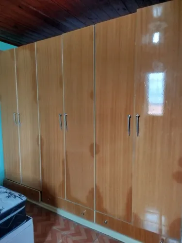 Vendo guarda roupa 6 portas