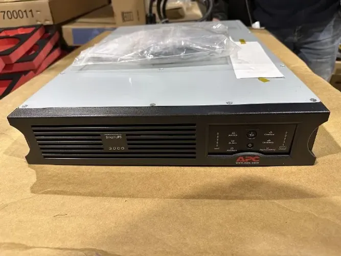 Nobreak Apc SmartUps 3000 3KVA SUA3000RM2U 120V USB Senoidal