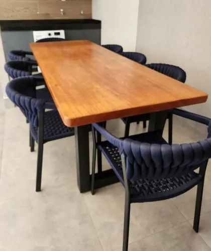 MESA DE MADEIRA PRANCHA ÚNICA + 8 CADEIRAS DE TRICÔ NÁUTICO