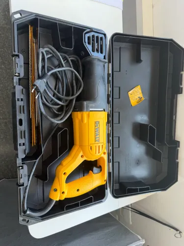 Serra Sabre Dewalt nova