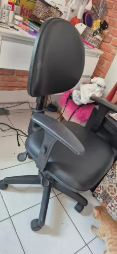 Cadeira escritório em ótimo estado