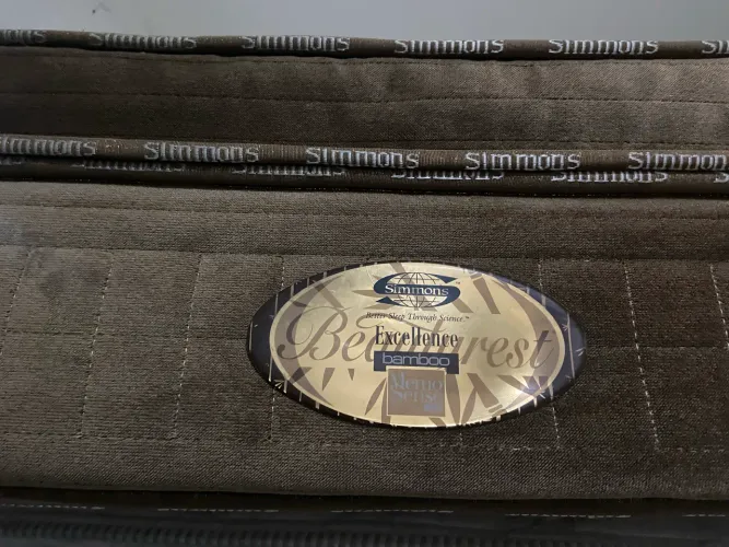 Vendo Colchão King Size da marca Simmons,