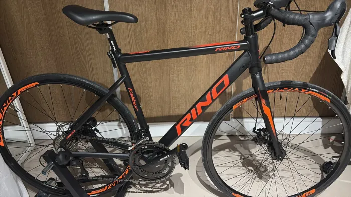 Bicicleta Aro 700 Rino Speed Gaya | Aluminio 2x9v Disc Quadro 53 cm | Preto/Laranja