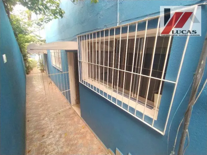 Sala espaçosa para locação no centro de Cotia