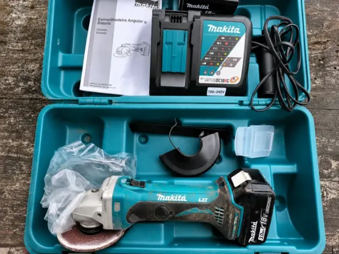 ESMERILHADEIRA MAKITA 18V LXT COM BATERIA, CARREGADOR E MALETA ORIGINAL