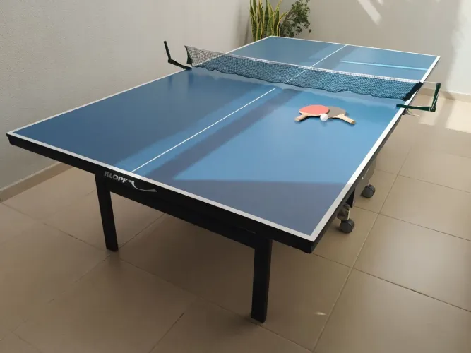 Mesa de Ping Pong Dobrável Klopf 1084 Mdf 18mm + Capa Protetora e Raquetes