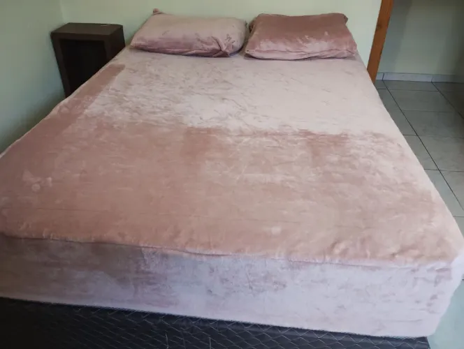Lençol de casal de soft de 1.48/1.90,com barras ao redor com 2 fronhas.
