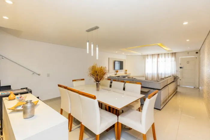 Casa para venda em Vila Gumercindo com 3 quartos, sendo 3 suítes, 165m²