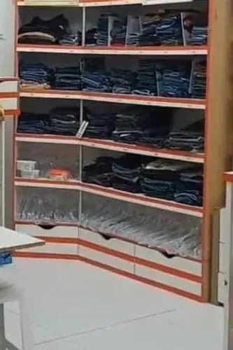 Prateleira de quina com cinco divisões (compensado com formica não é MDF)