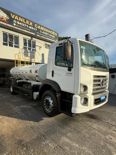 Vw 17260 2022 tanque pipa apenas 9.000km toco