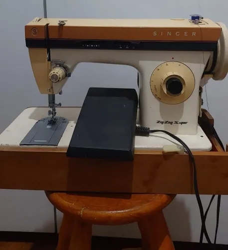 Máquina de Costura Singer